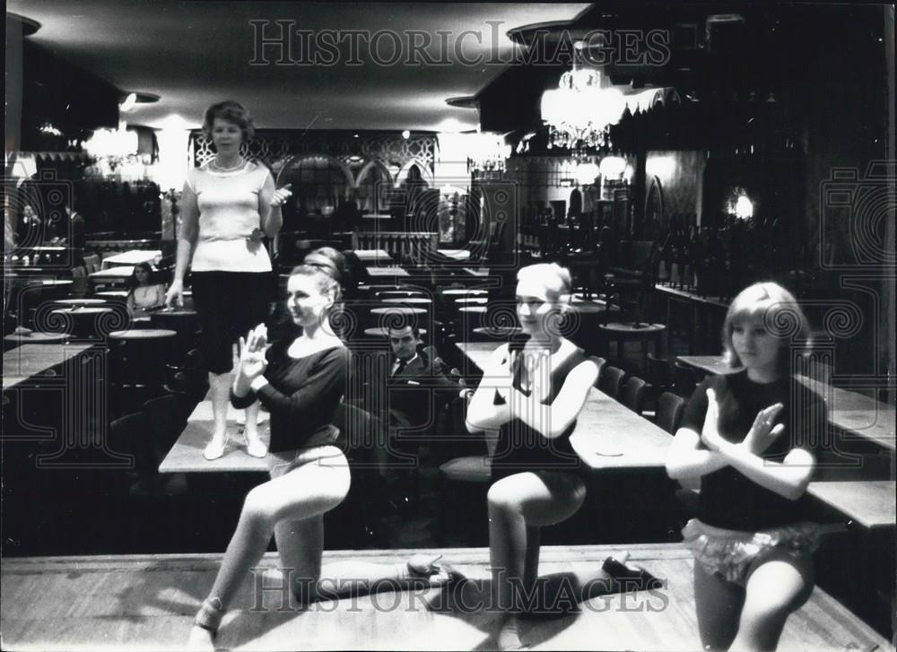 Press Photo Dancers - Historic Images