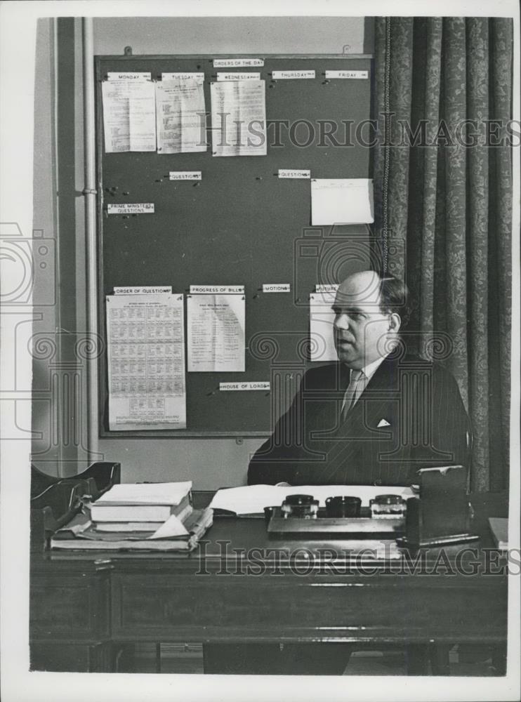 1957 Press Photo Minister of Labour Ian MacLeod - Historic Images