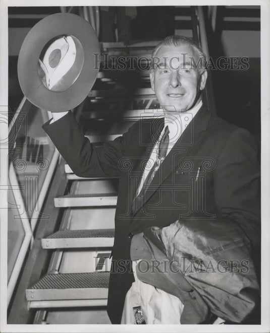 Press Photo Lord Mayor John Carroll of Dublin Waves Farewell - Historic Images