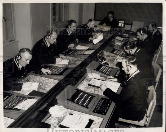 1956 Press Photo Scotland Yard's New Information Room - Historic Images