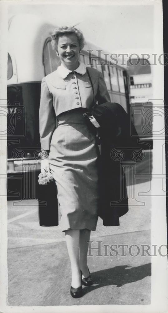 1954 Press Photo Betty Furness, America&#39;s No. 1 television &quot;barker&quot; - Historic Images