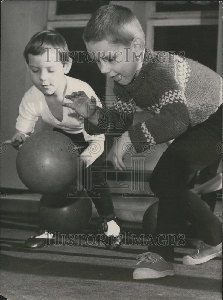 1963 Press Photo Children&#39;s Sports in Germany. - Historic Images