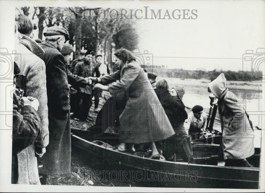 1953 Press Photo Evacuees from the Netherlands floods - Historic Images