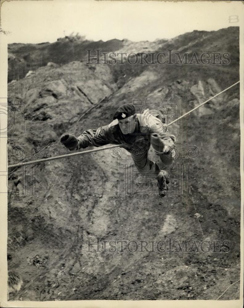 Press Photo Flying Swallow - Students of the Staff Collages,British military - Historic Images