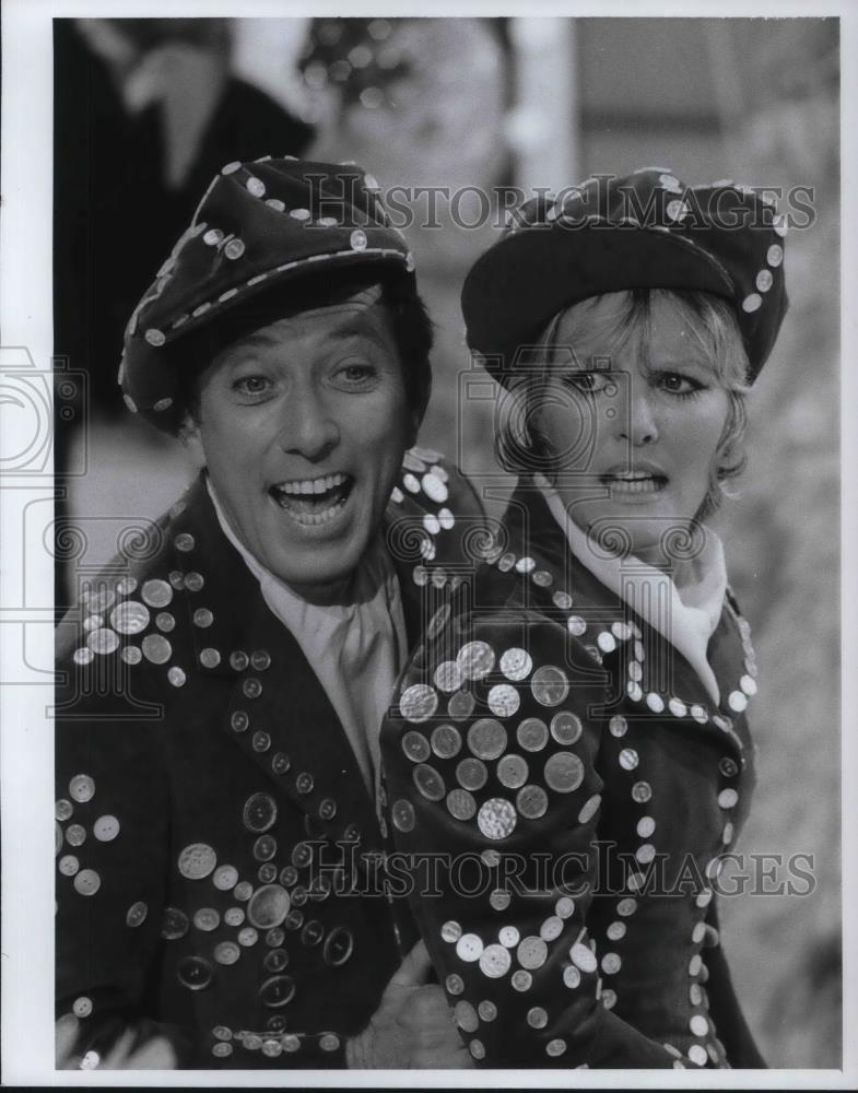 Press Photo Petula Clark and Andy Williams on The Andy Williams Show - cvp20229 - Historic Images