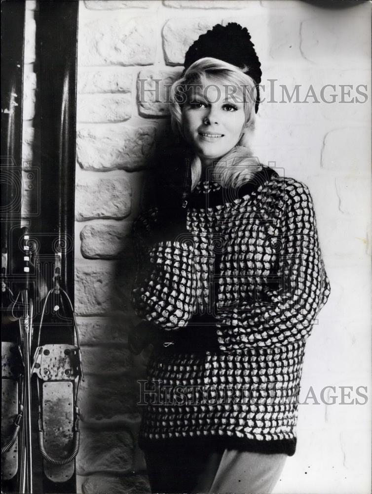 Press Photo &quot;Snow Coiffure&quot; from Luc Traineau - Historic Images