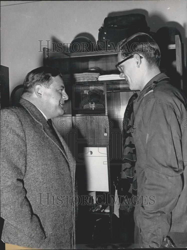 1957 Press Photo German Defense Minister Strauss at an insepction in Rendsburg. - Historic Images