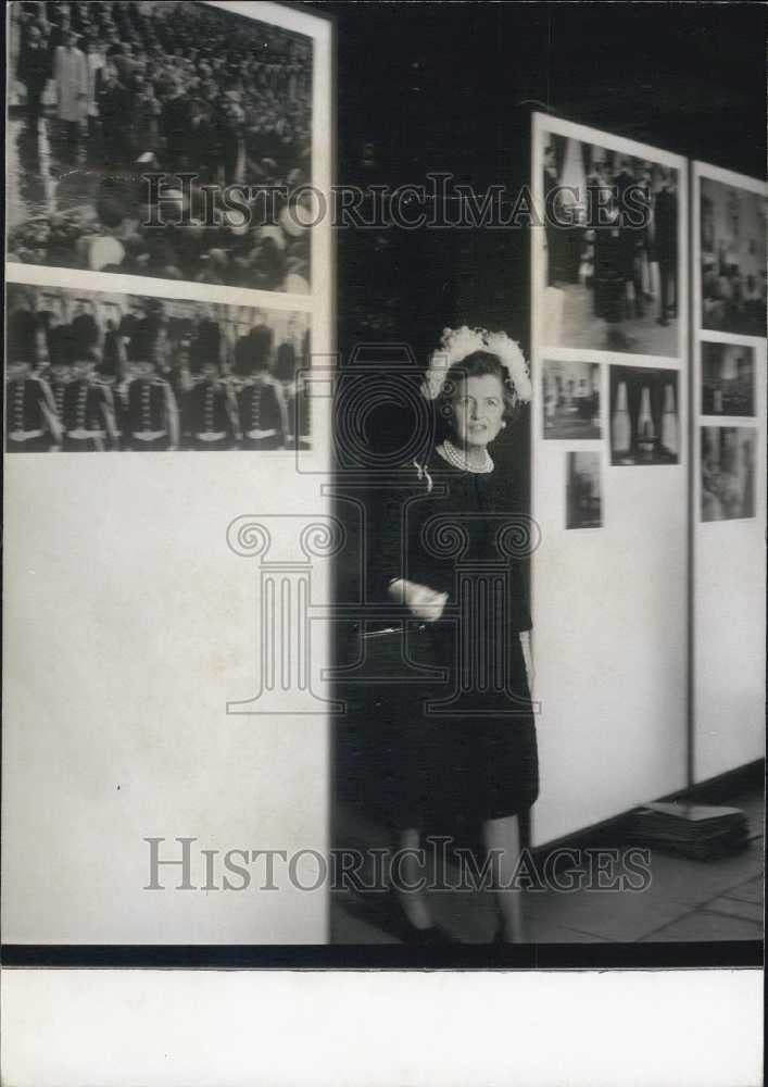 1964 Press Photo Mother Murdered President Kennedy National Theater Exposition - Historic Images