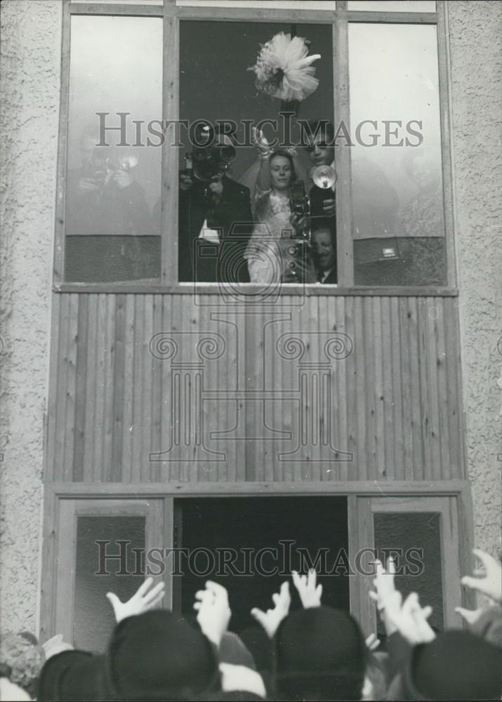 1958 Press Photo Exposition de Bruxelles Hosts First Wedding Ceremony - Historic Images