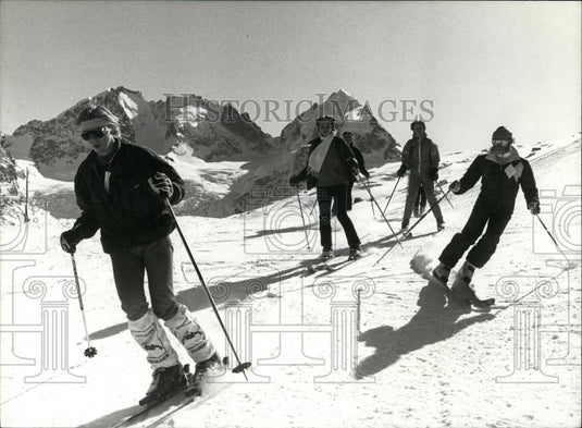 1984 Press Photo Swiss winter resort of Engadin, Eastern Switzerland. Skiers - Historic Images