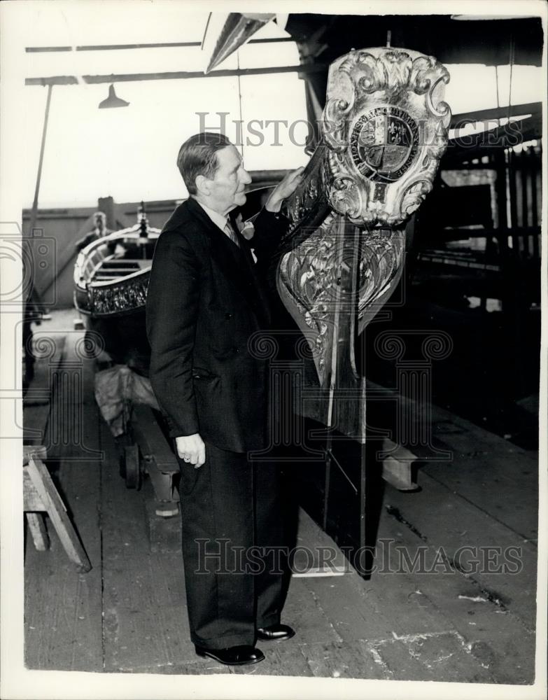 1954 Press Photo H.D. Harder andRestored Old Barge Made For A Queen - Historic Images