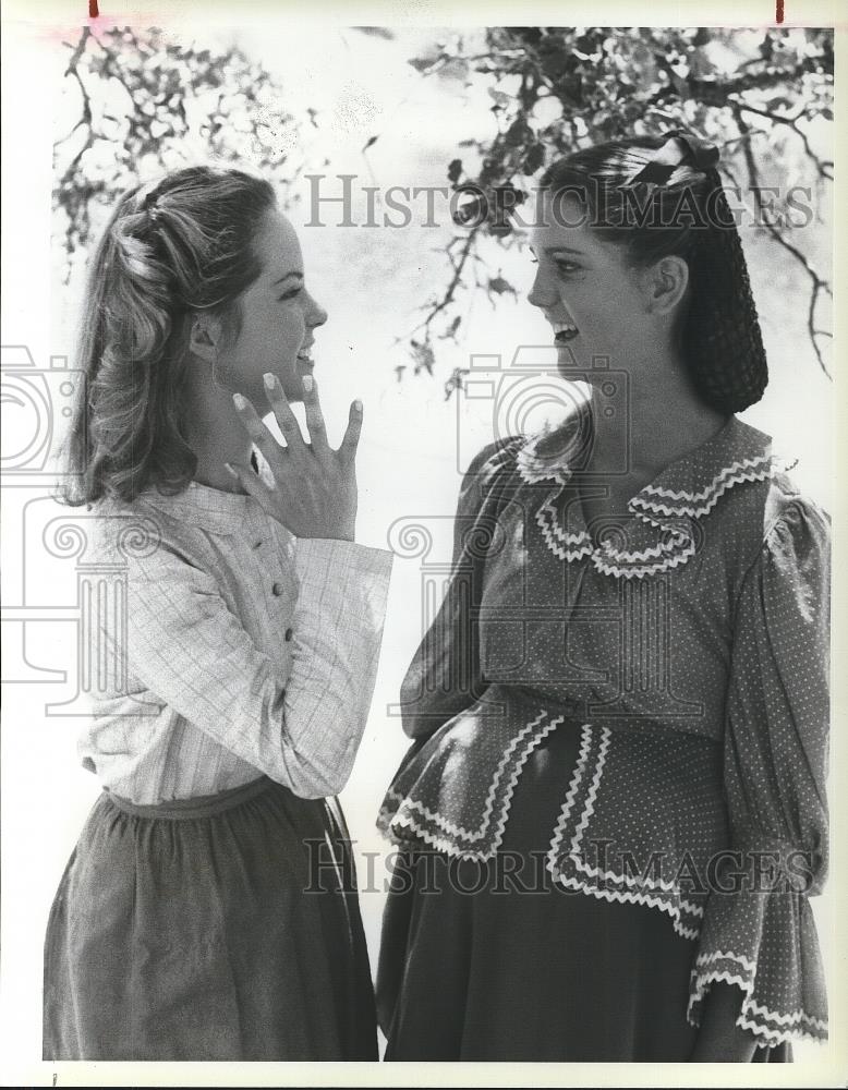 1979 Press Photo Melissa Anderson, Leslie Landon in Little House on the Prairie - Historic Images
