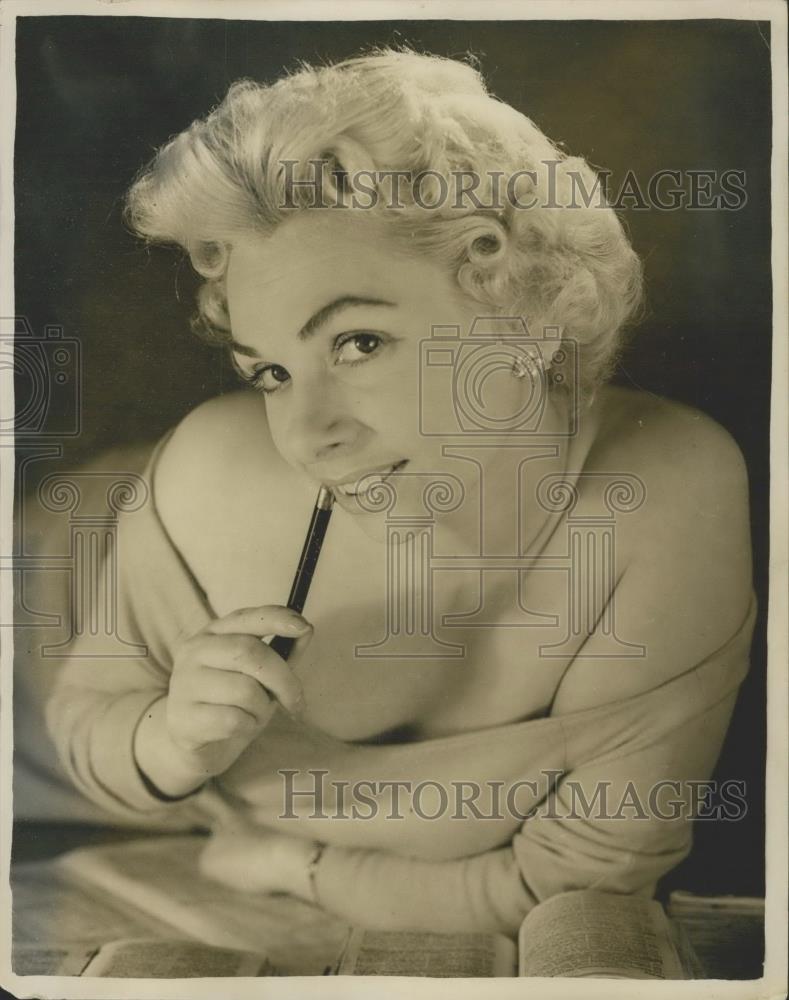 Press Photo Jo Ann Matthews the blonde bookmaker. - Historic Images