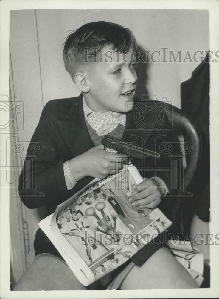 1958 Press Photo Kenneth Whittington and toy gun - Historic Images