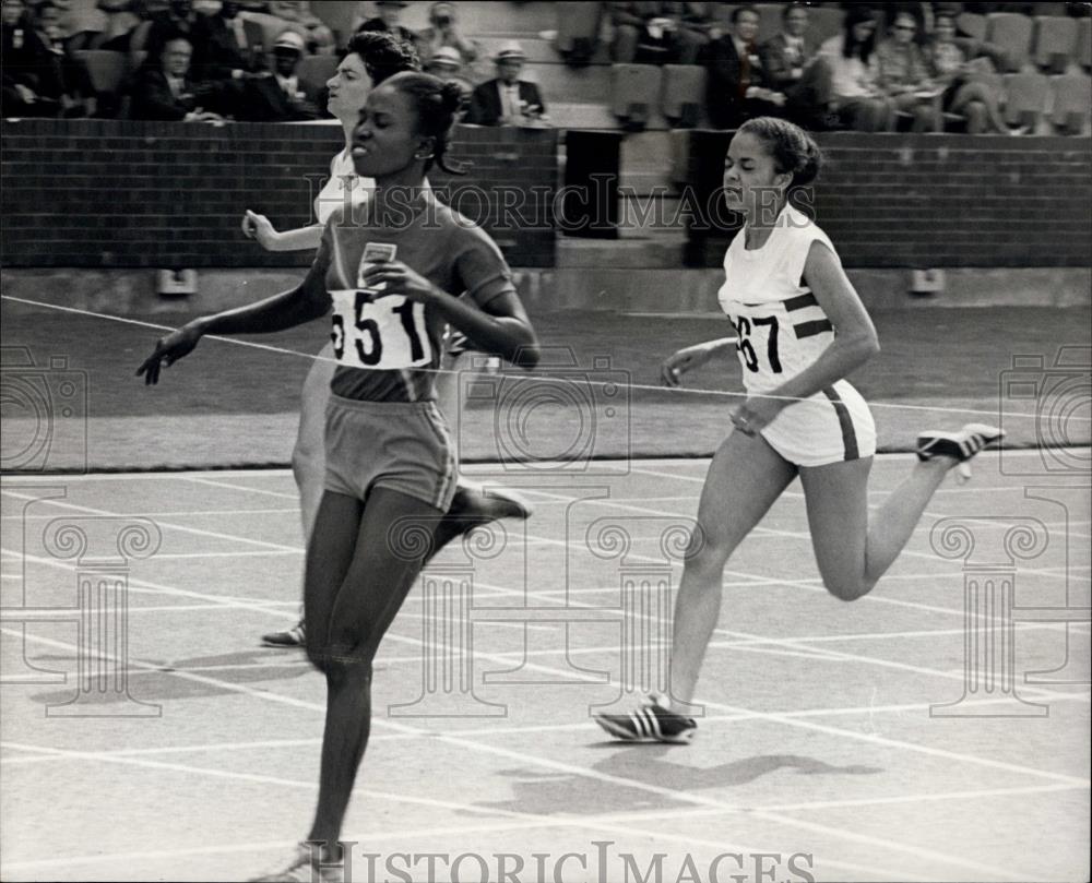 1970 Press Photo Annum (Ghana) wins heat 4 of 100 meter Commonwealth Games - Historic Images