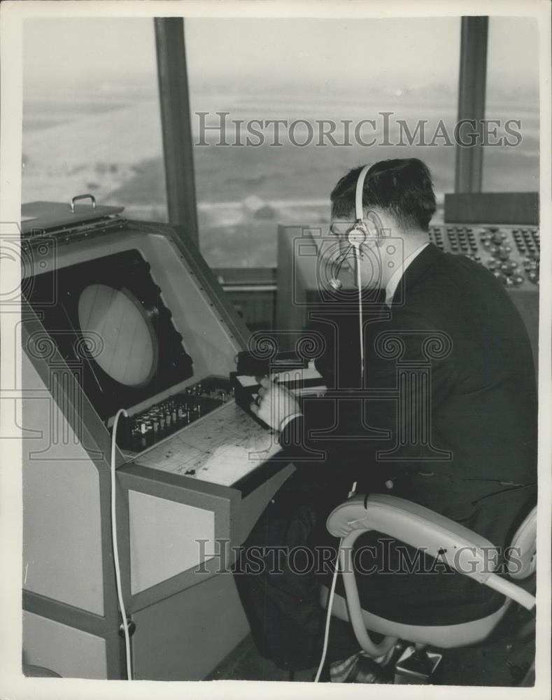 1955 Press Photo London Airport. Approach control radar. - Historic Images