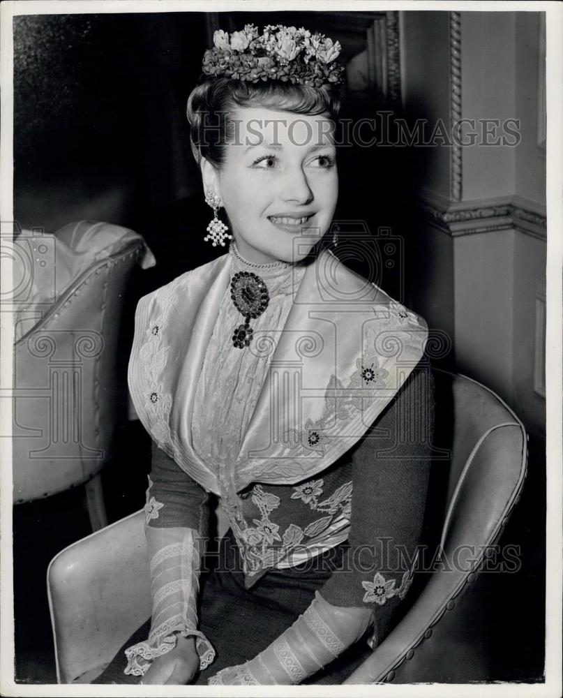 1953 Press Photo Mrs. Gerald Legge - Historic Images