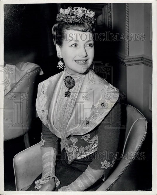 1953 Press Photo Mrs. Gerald Legge - Historic Images