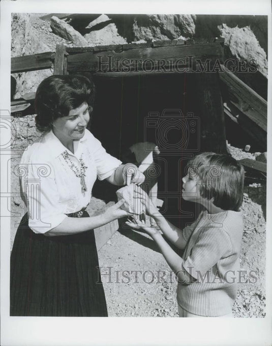 Press Photo Hard Rock Ore sample from Tropico Gold Mine's Glory Hole - Historic Images
