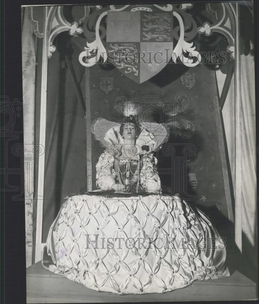 Press Photo Jo Anne Leein the Ice Pantomime at Wembley - Historic Images