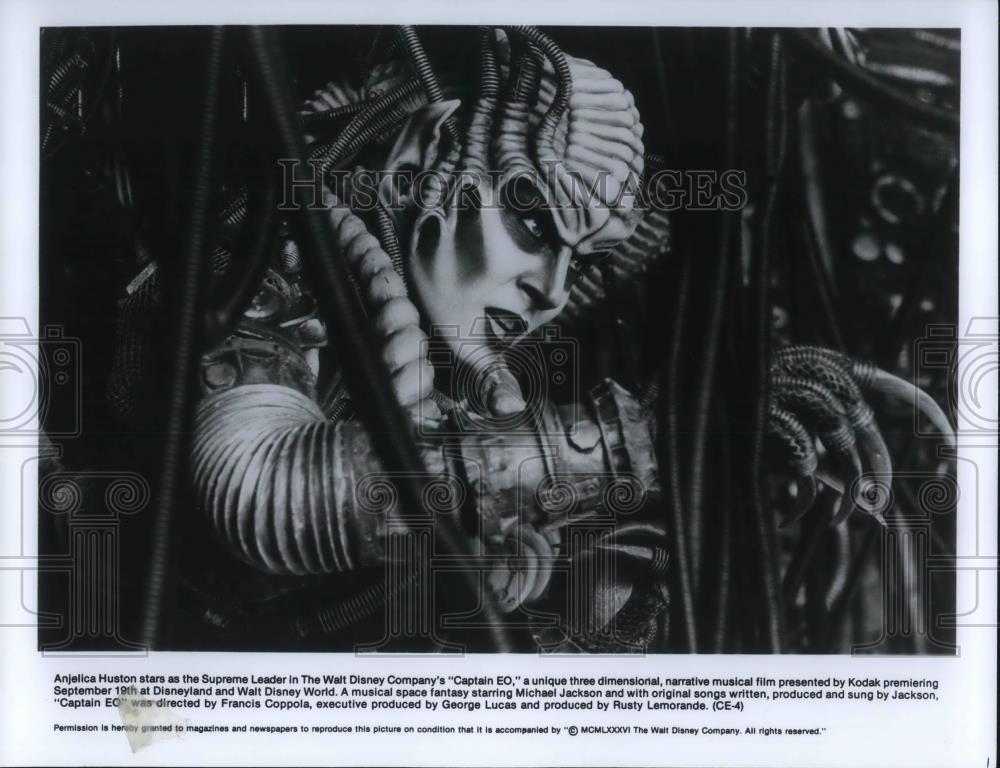 1986 Press Photo Anjelica Huston as the Supreme Leader in Captain EO - cvp20740 - Historic Images