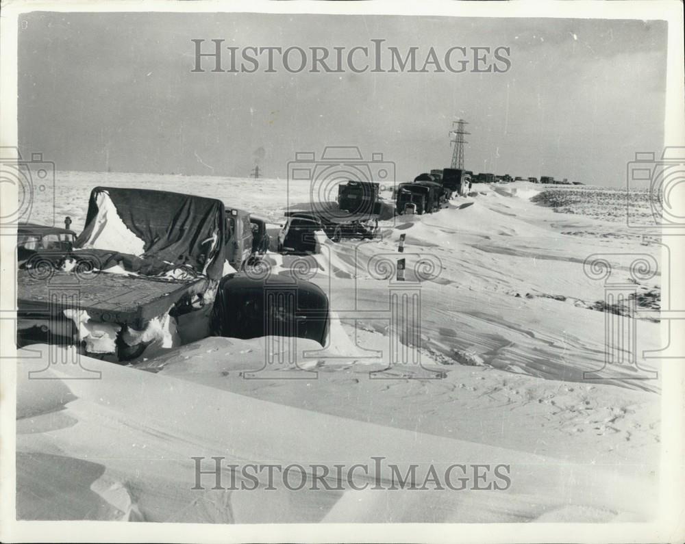 1958 Press Photo Cars And Lorries Trapped In Chaotic Scene Near Woodhead Pass - Historic Images