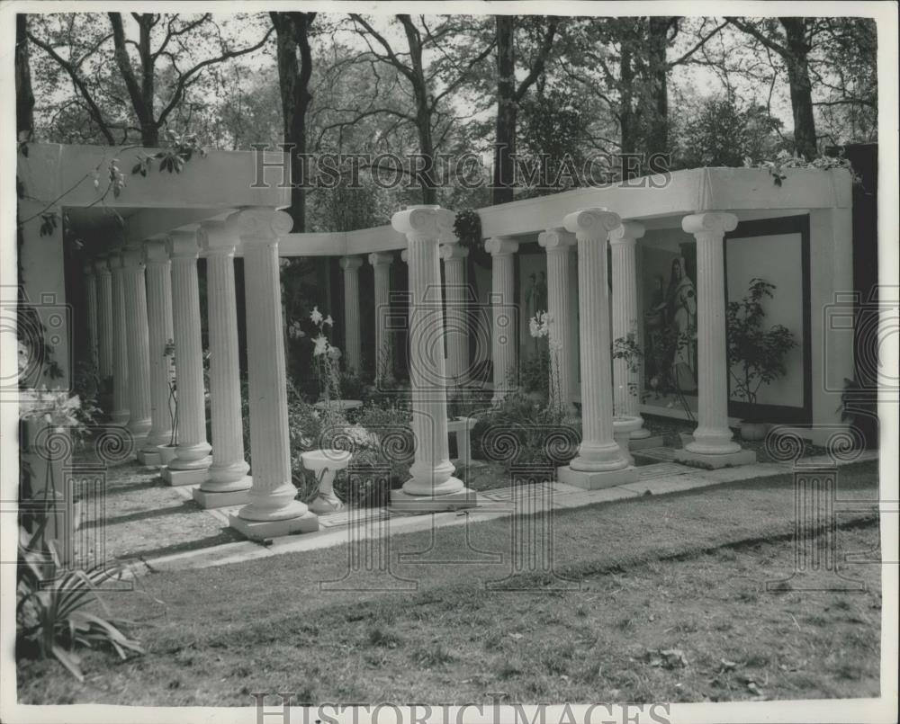 1957 Press Photo Chelsea flower show.Pompean Gardens exhibi - Historic Images