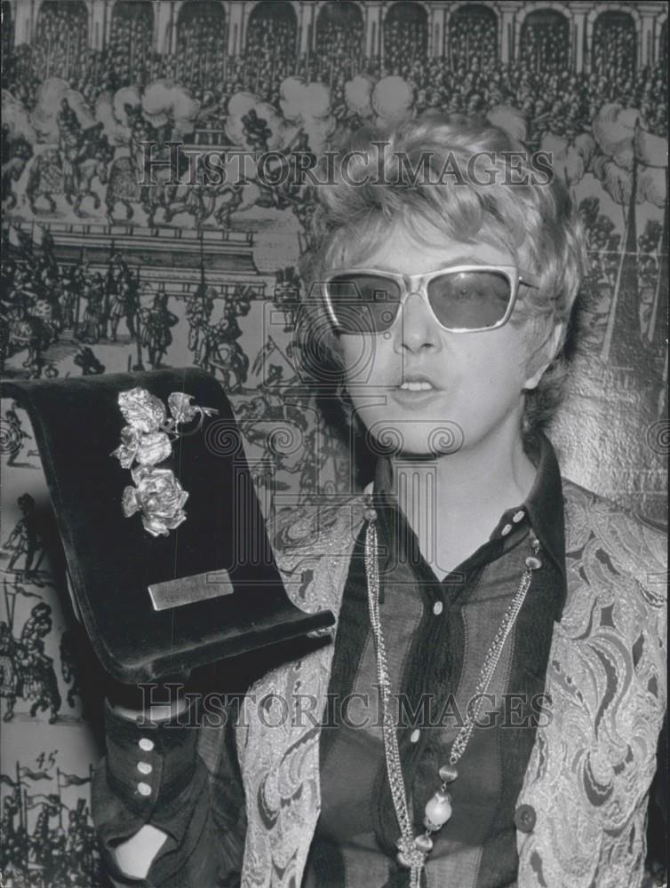 1971 Press Photo Mick Micheyl Receives "Gold Rose" - Historic Images