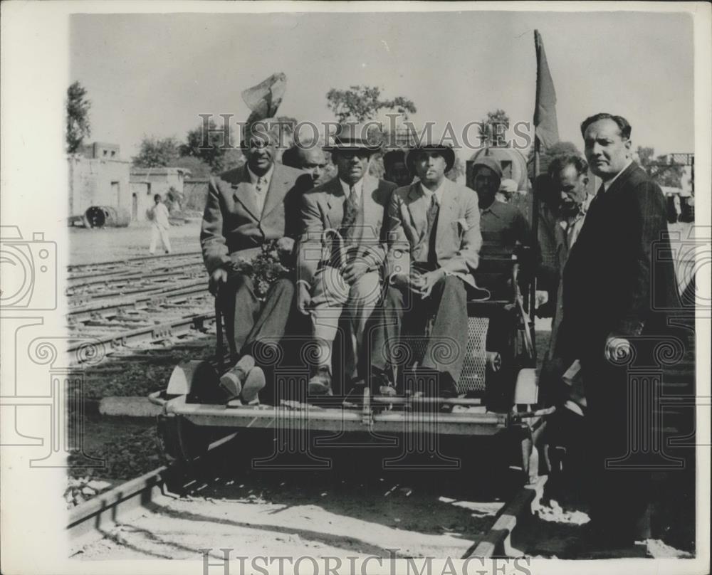 1954 Press Photo Indo-Pakistan Passenger Train Service - Historic Images