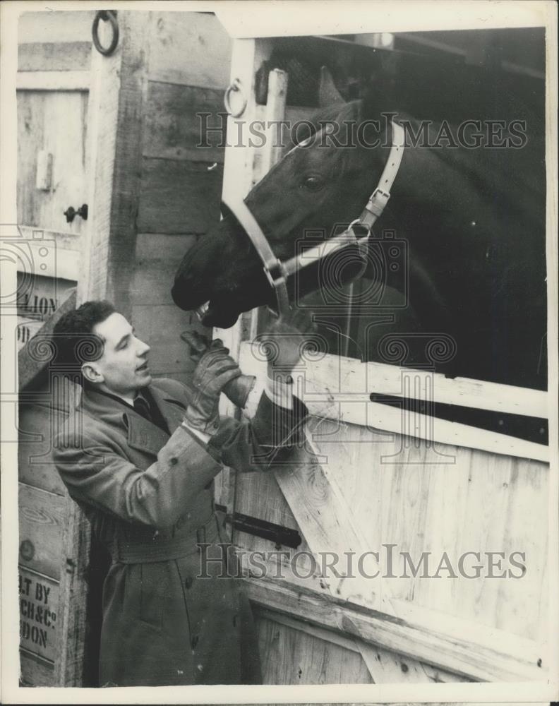 1967 Press Photo R.S. Summerhays and horse at Taplow Horse Shows - Historic Images