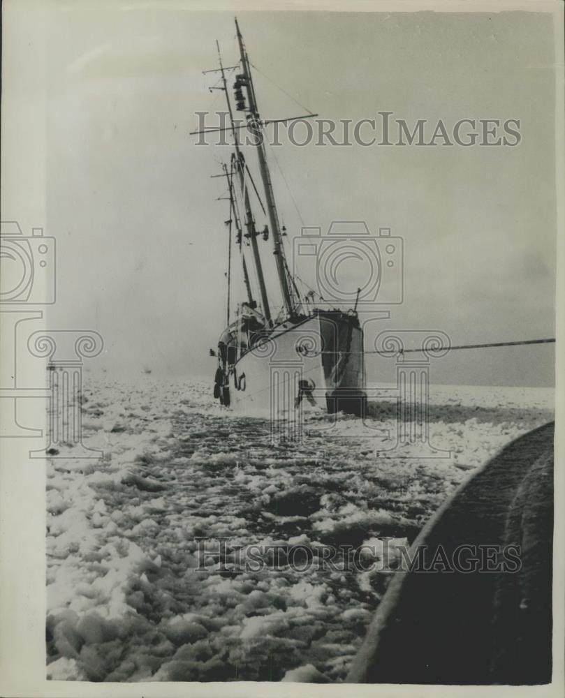 1963 Press Photo light ship &quot;Elbe 2&quot; Tries to Break Loose from Pack Ice - Historic Images