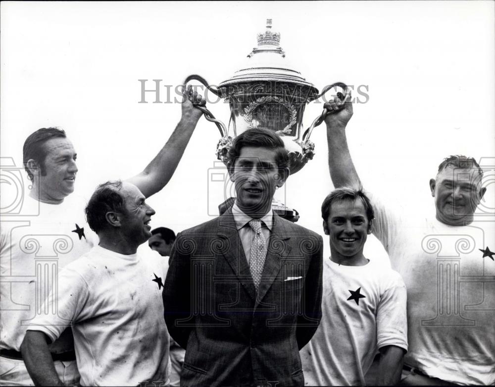 1972 Press Photo America Wins Coronation Cup Prince Charles Presents Trophy - Historic Images