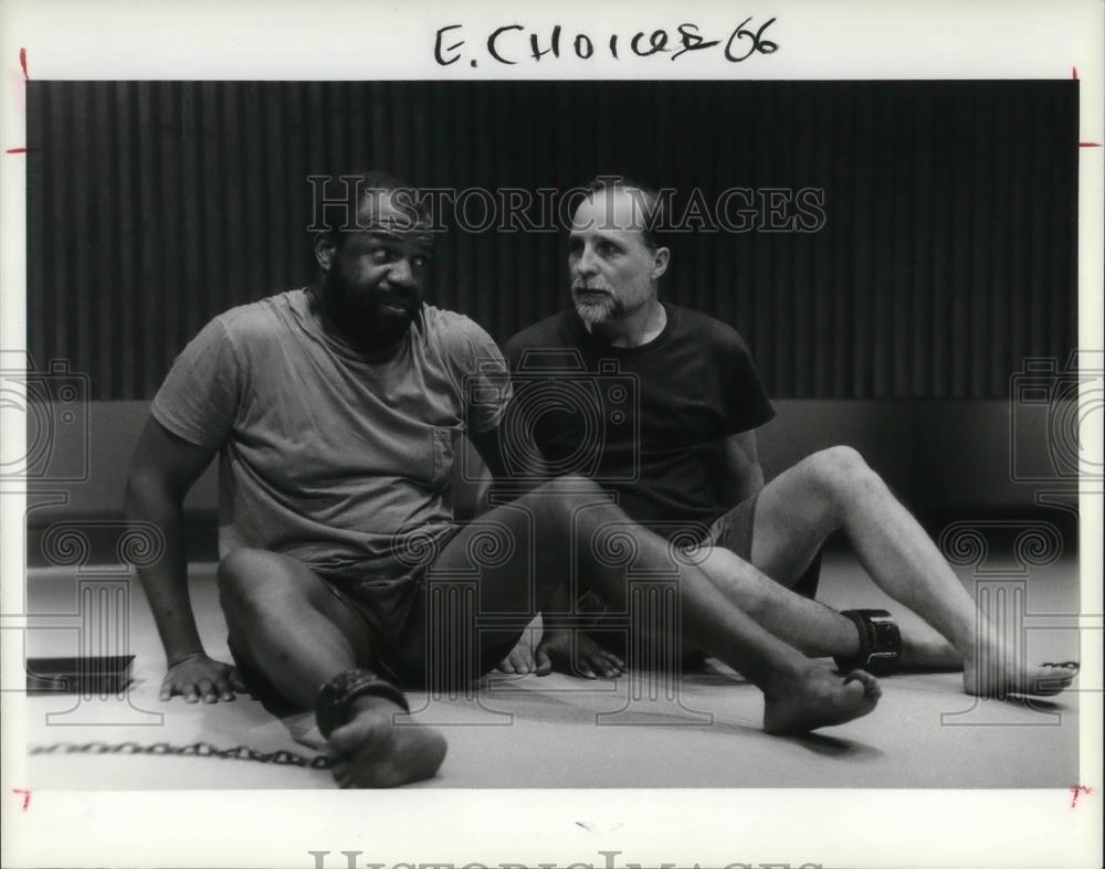 1994 Press Photo Robert Beatty and Gerry Becker in SOMEONE WHO&#39;LL WATCH OVER ME - Historic Images