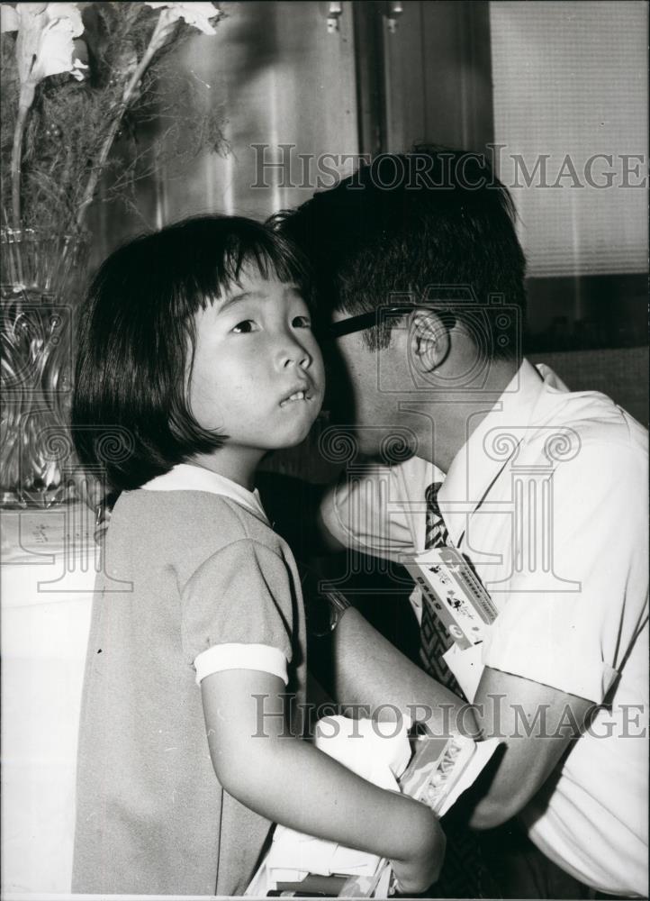 Press Photo Child &amp; Father - Historic Images