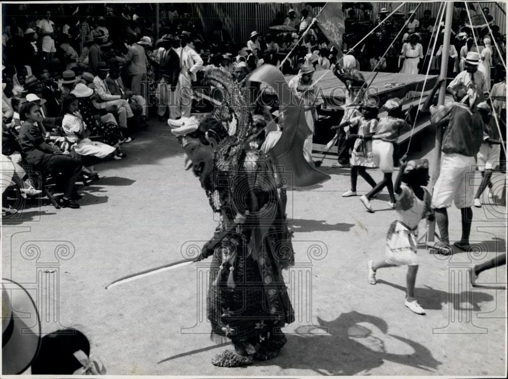 Press Photo The&quot; Medicine Man&quot; at Carnival in Barbados - Historic Images