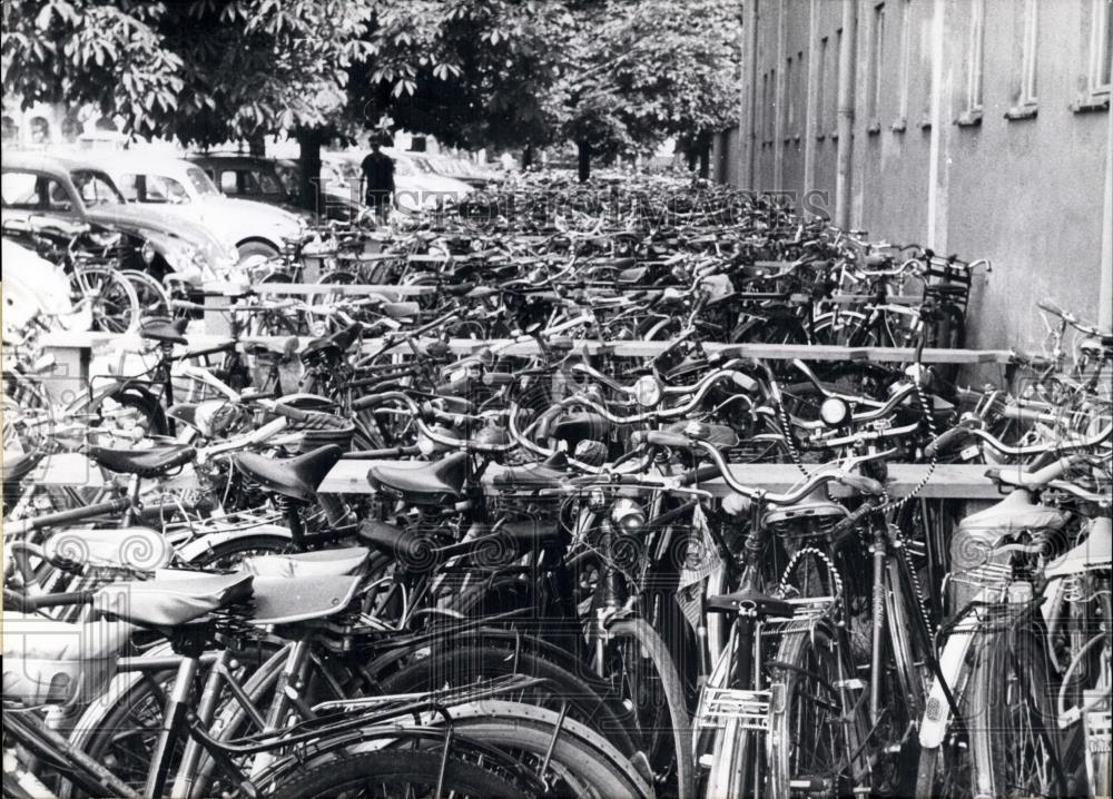 1964 Press Photo parking places for bicycles were also overfilled at the swimmin - Historic Images