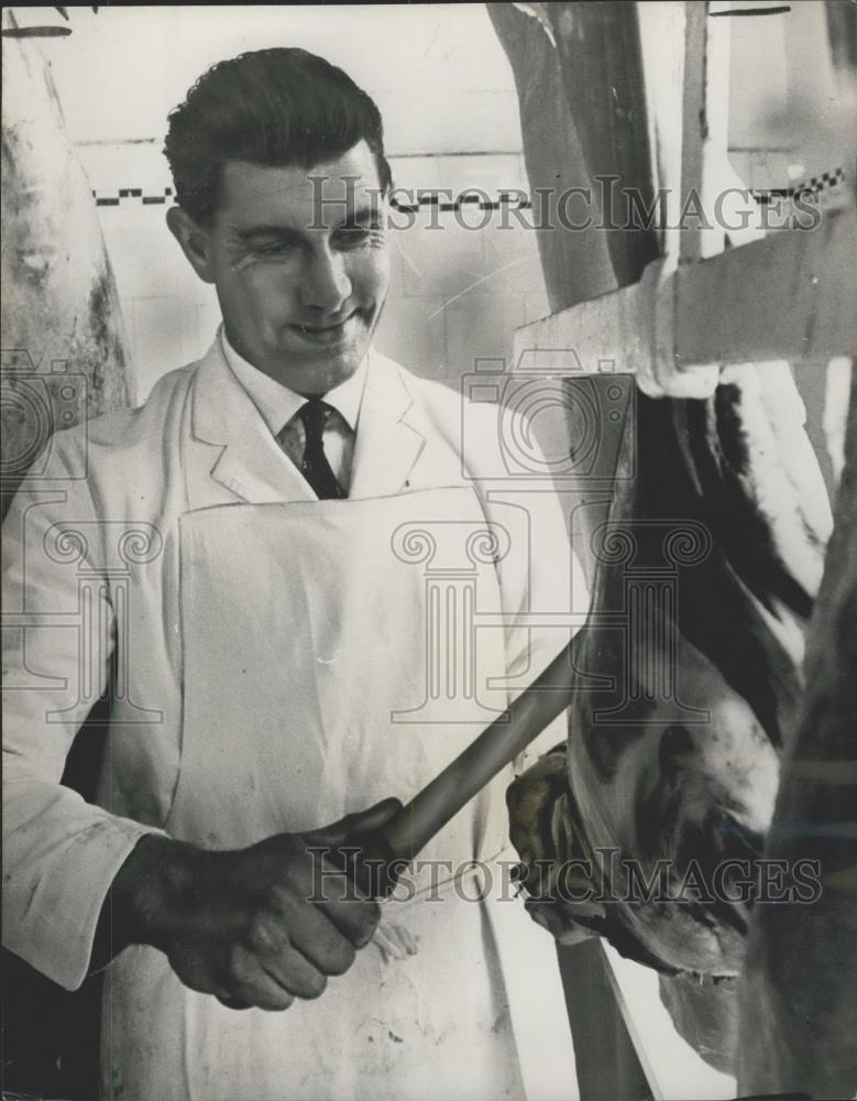 1966 Press Photo Wolverhampton master butcher Jack Taylor - Historic Images