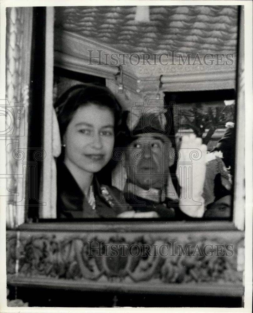 1957 Press Photo H.M. The Queen with President Lopes in Lisbon - Historic Images