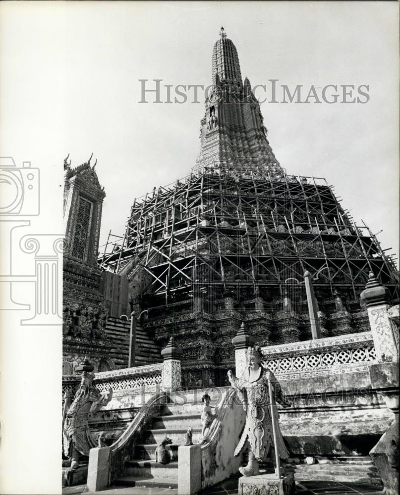 Press Photo Bangkok, Thailand: Main prang of Wat Arun, Temple of Dawn - Historic Images