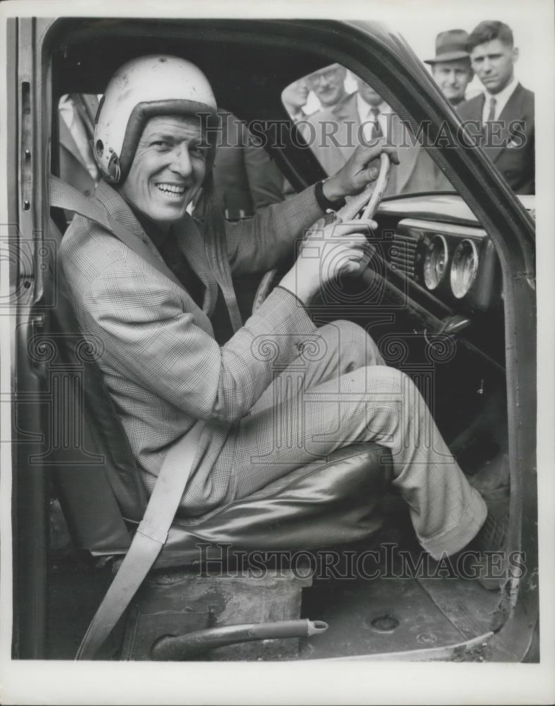 1962 Press Photo Gil Delamarre demonstrates a car crash with seatbelts - Historic Images