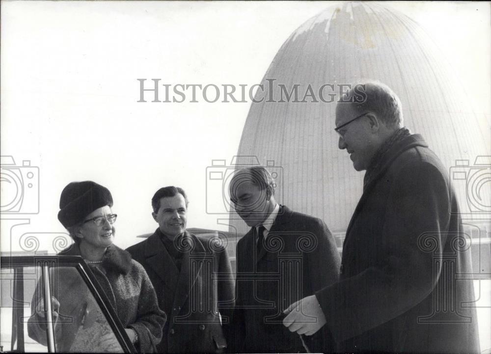 1966 Press Photo &quot;Extraterrestrische&quot; physics dome of the Max-Planck-company, - Historic Images