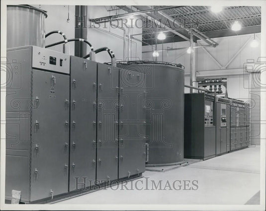 Press Photo large technical equipment and large cylinder - Historic Images
