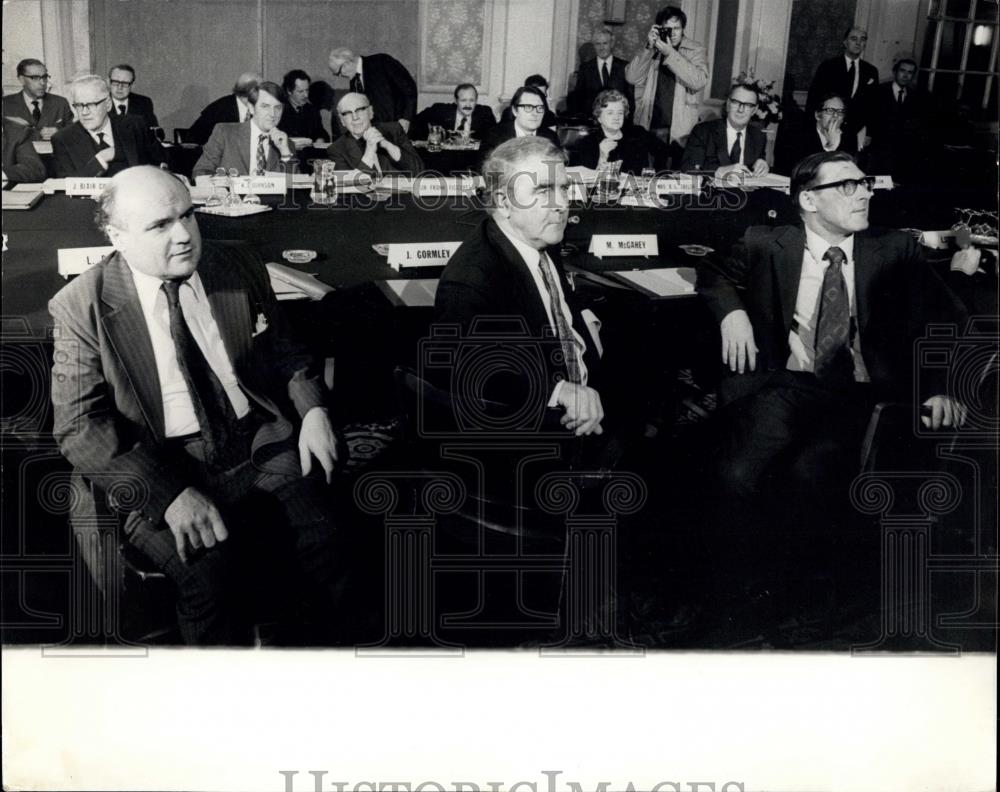 1974 Press Photo Members of the National Union of Mineworkers delegation - Historic Images