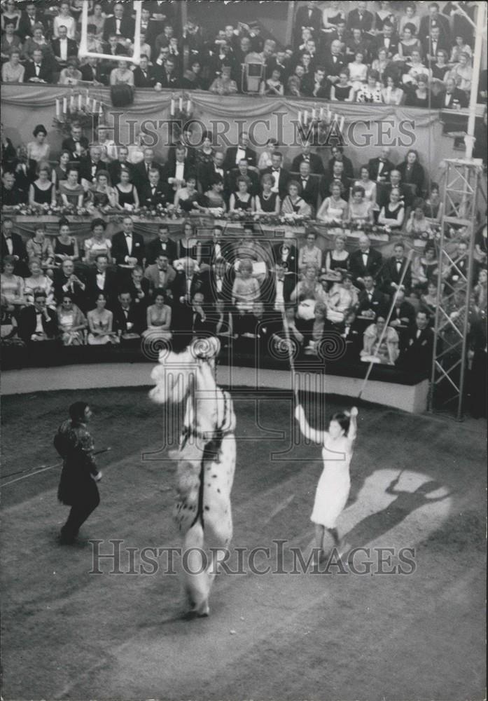 1963 Press Photo Gina Lollobrigida at the Cirque d&#39;Hiver - Historic Images
