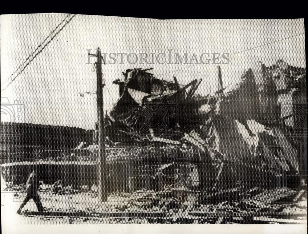 Press Photo Wreckage after Chile earthquake - Historic Images