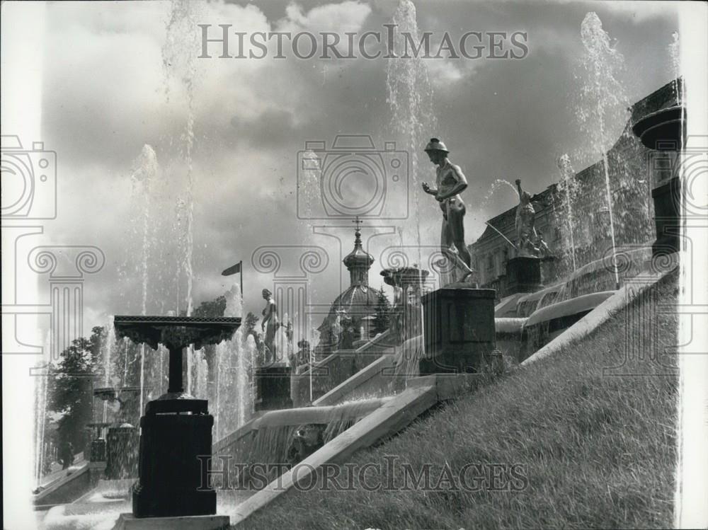 Press Photo Peyrodvorets Palace Summer Palace of Peter of Peter the Great - Historic Images