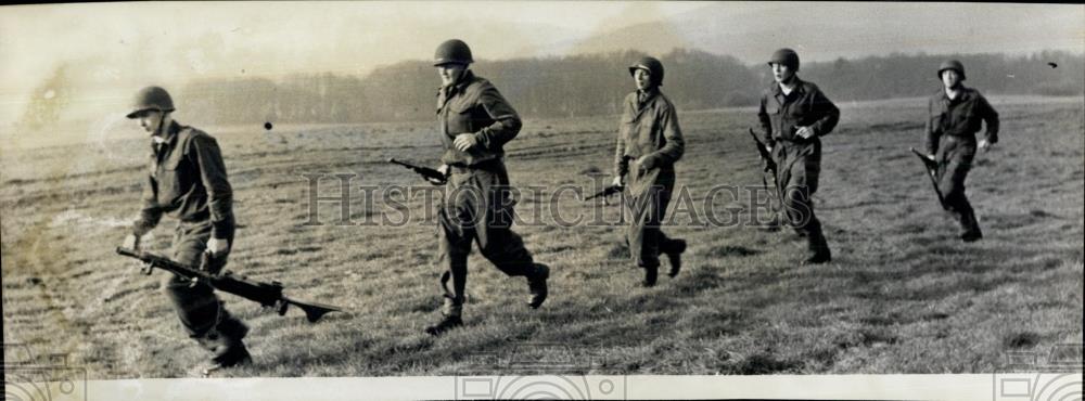 Press Photo Germany&#39;s first post-war draftees &quot;On the double&quot; march.&#39; - Historic Images