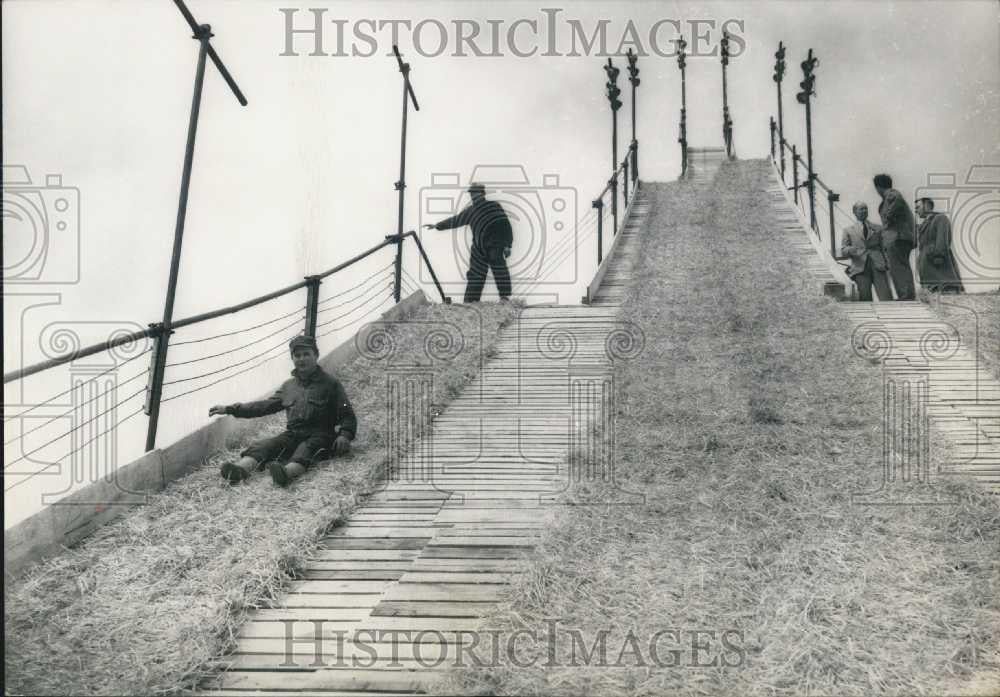 1955 Press Photo A ski slope for practice in the warm months of wood &amp; straw - Historic Images