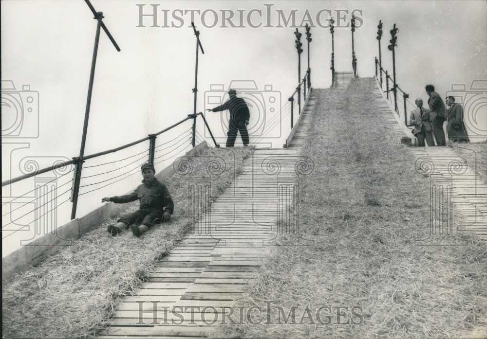 1955 Press Photo A ski slope for practice in the warm months of wood & straw - Historic Images