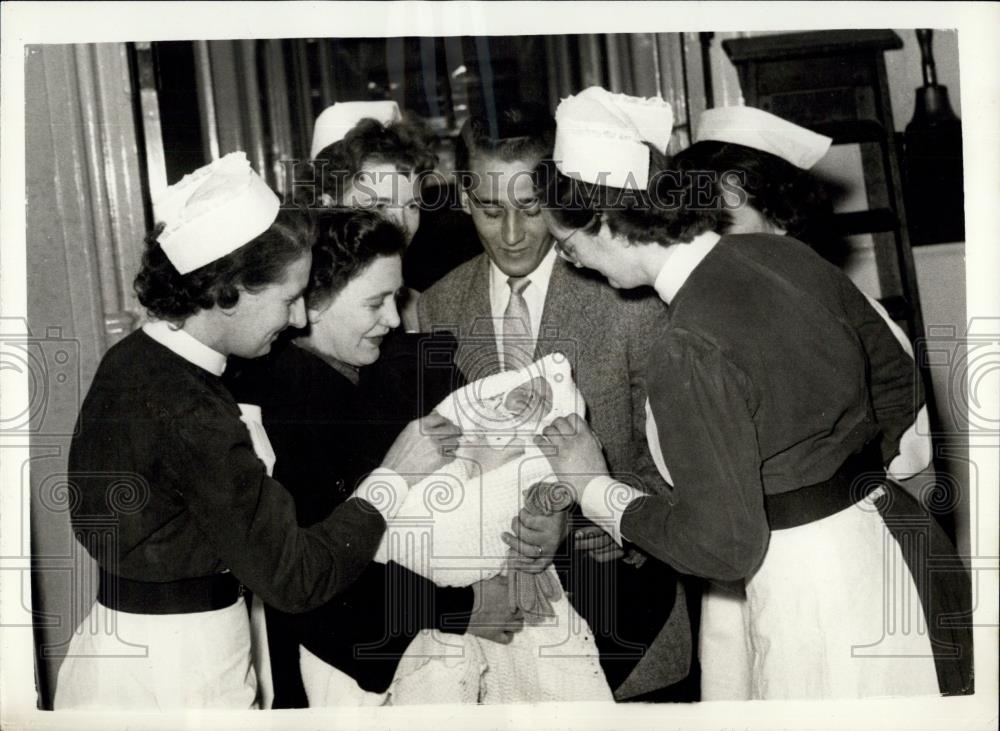 1958 Press Photo Hungarian refugees saved from deportation Mrs Julia Farkas - Historic Images